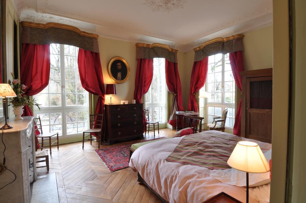Bures-sur-Yvette 르 샤토 드 라 비에르주 B&B 객실 사진